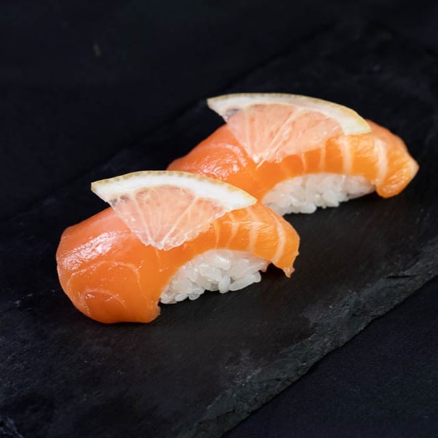Lemon Salmon Sushi (2pcs).