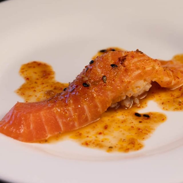 Spicy Seared Pepper Salmon Sushi.