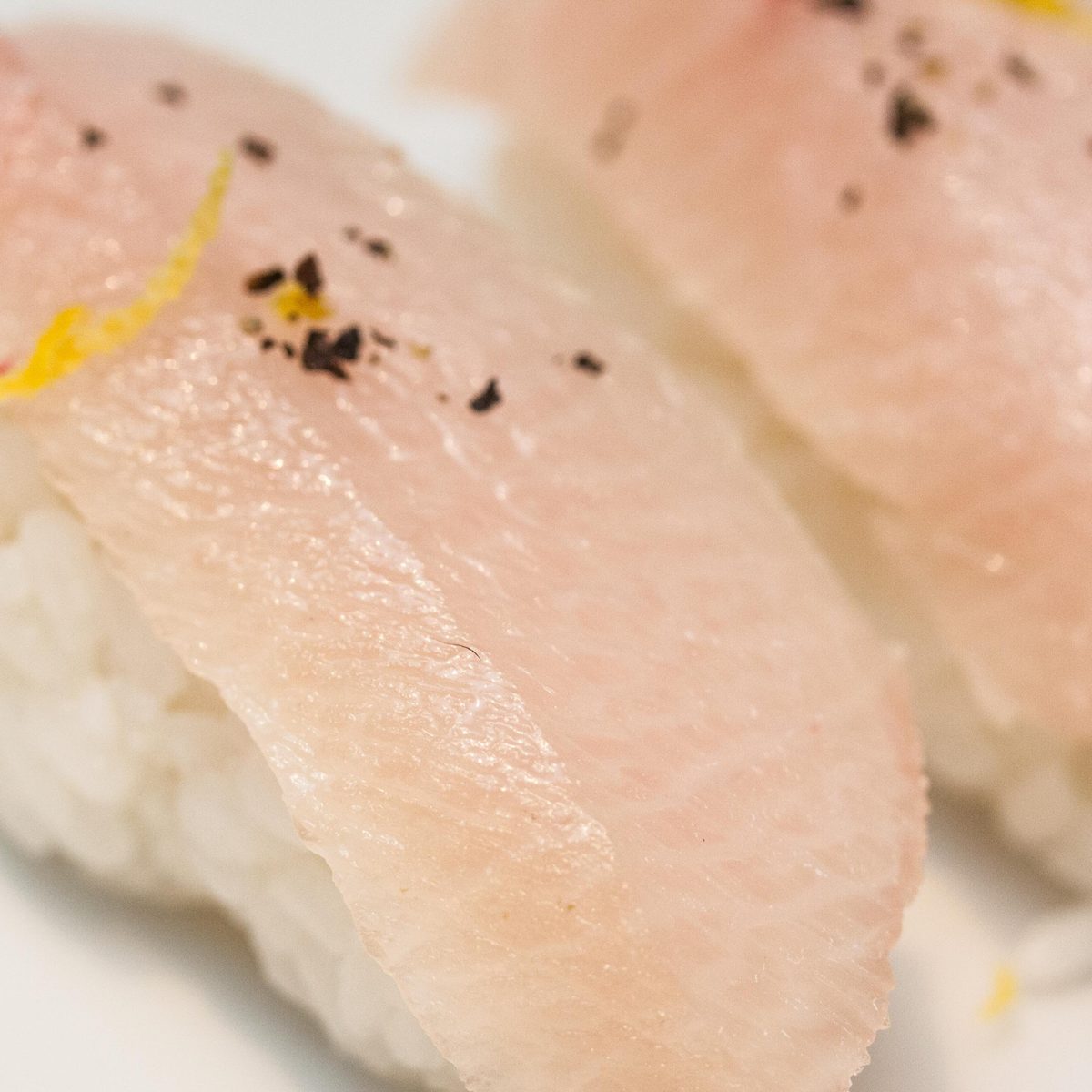 Yuzu Yellowtail Sushi (2pcs)